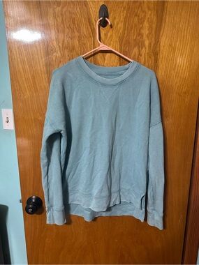 Time and Tru Women's Crewneck Sweatshirt in  Light Teal